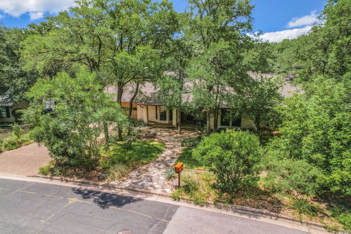 Property Photo: 3119 Eanes Circle TX 78746