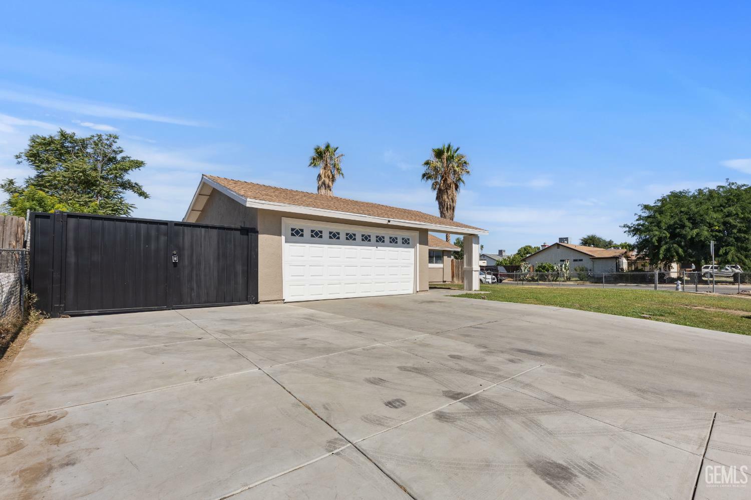 Property Photo: 4601 Eve Street CA 93307