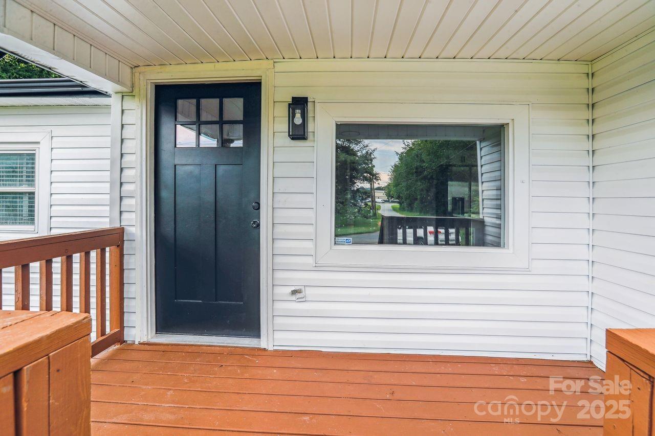 Property Photo:  201 Hoyle Circle  NC 28052 