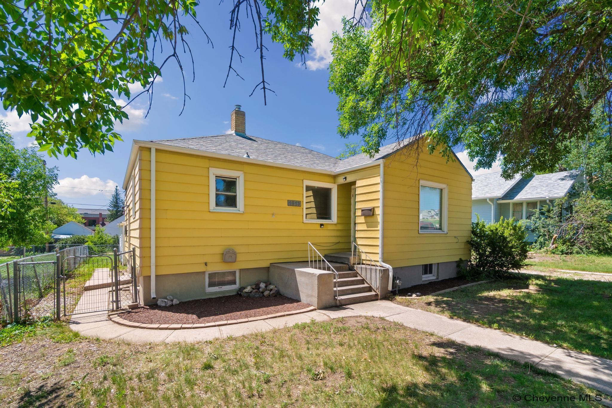 Property Photo: 1513 E 18th St WY 82001