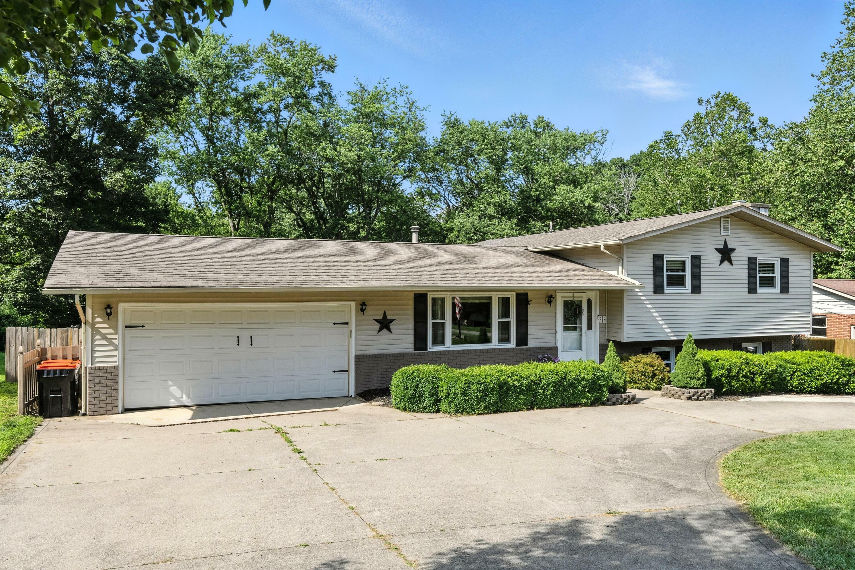 Property Photo: 65 Jeffery SE Lane OH 43056