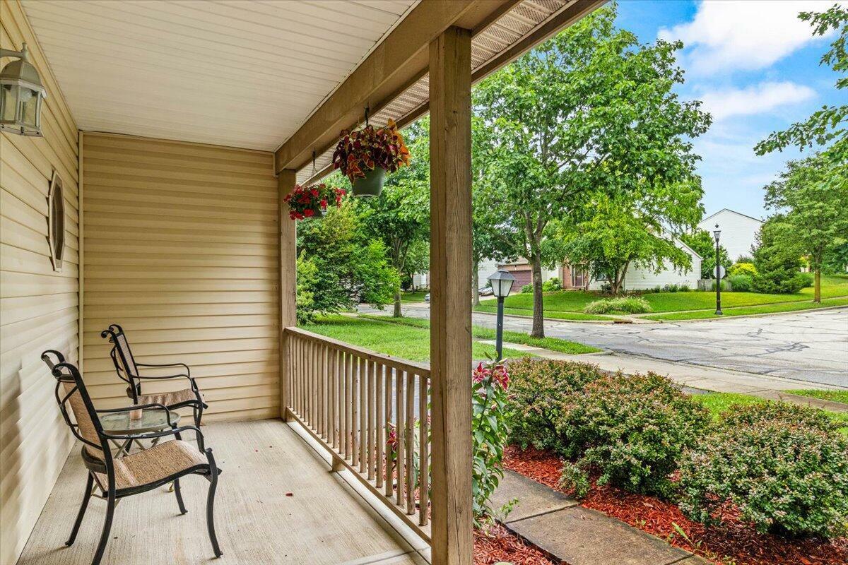 Property Photo: 4893 Bixby Ridge W Drive OH 43125