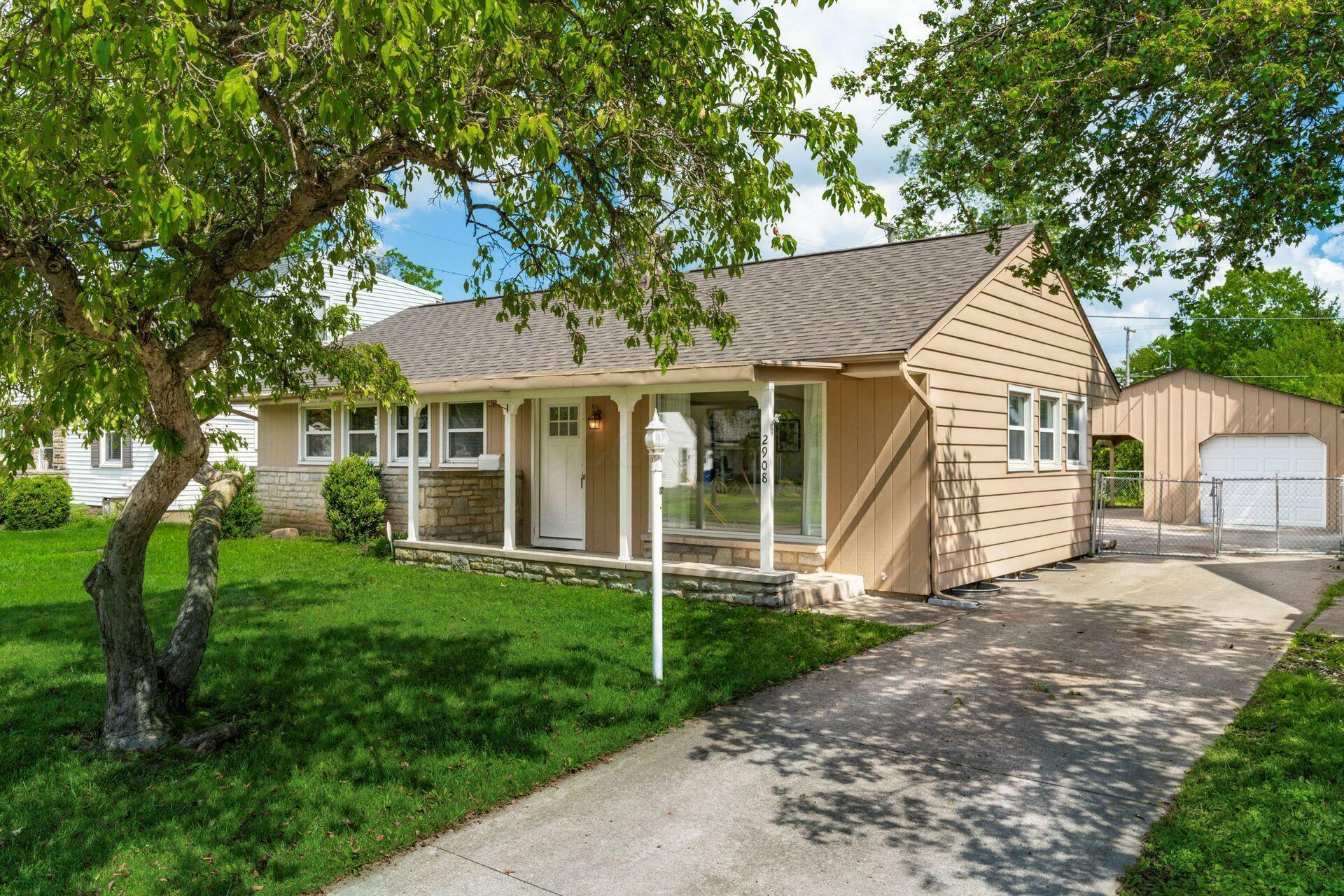 Property Photo:  2908 Dover Road  OH 43209 