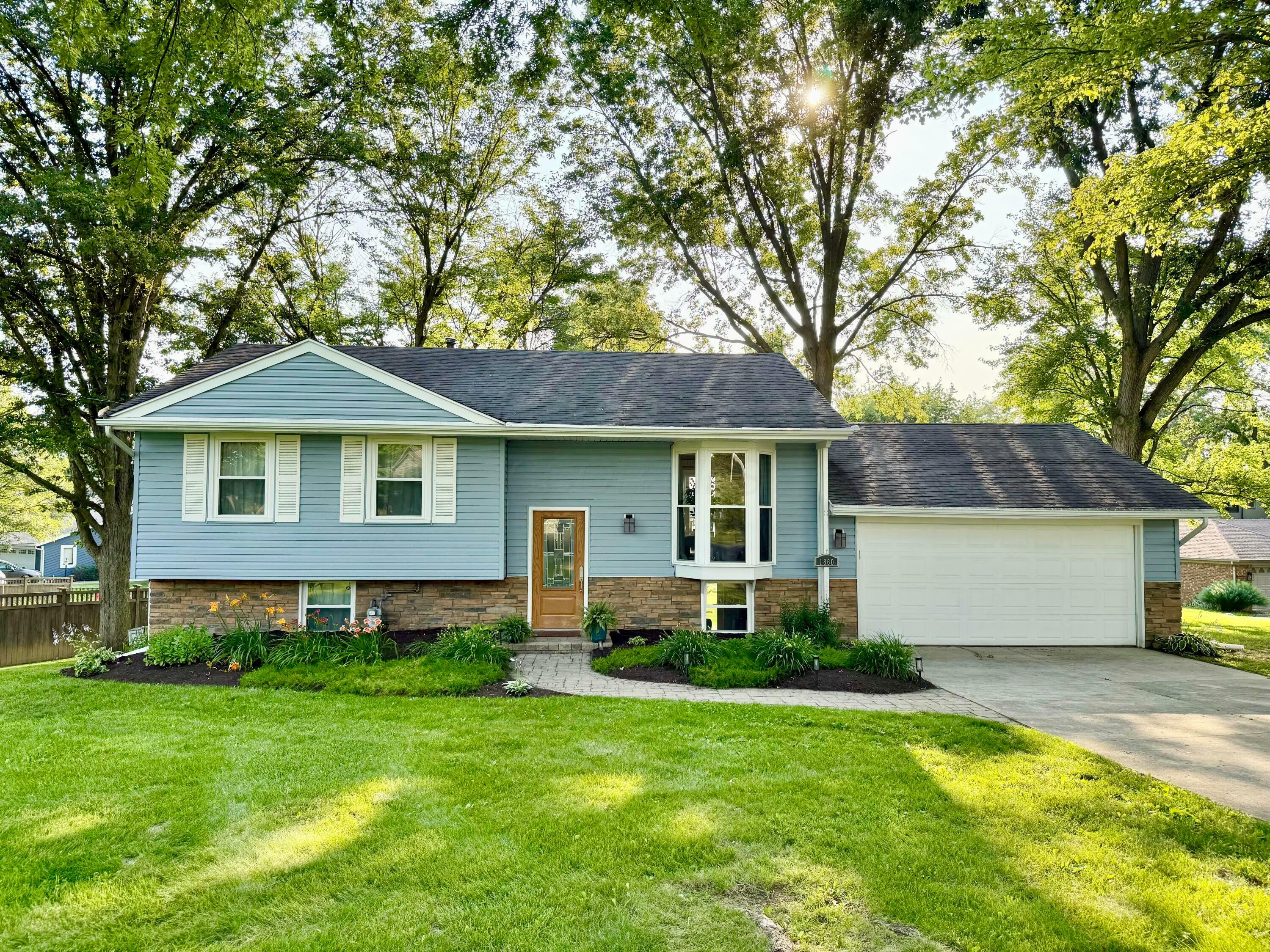 1860 E Choctaw Drive  London OH 43140 photo
