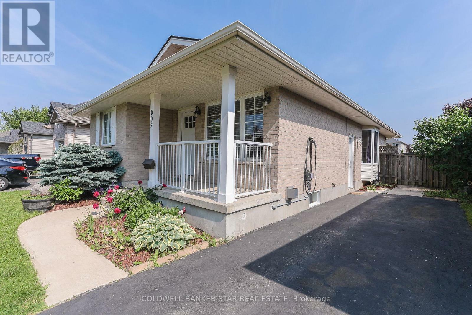 Photo de la propriété: 607 Highview Drive ON N5R 6B4