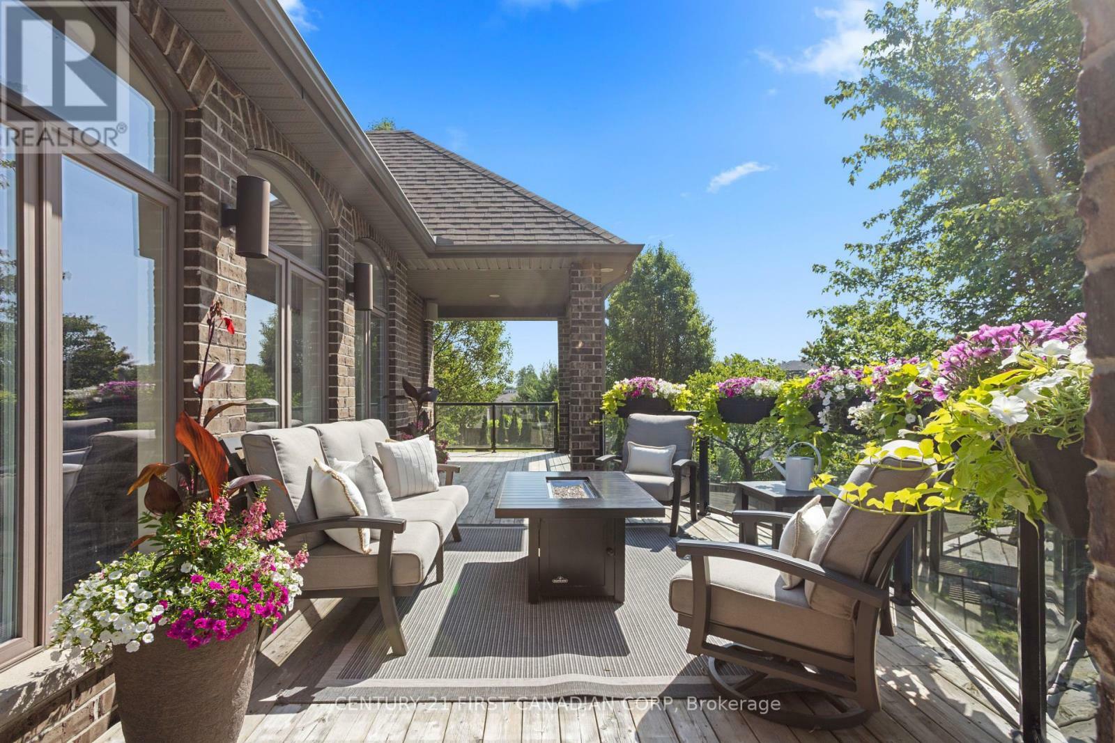 Property Photo: 7071 Clayton Walk ON N6P 0A1