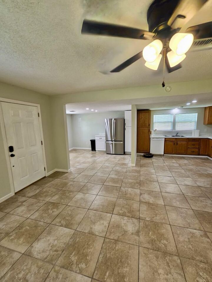 Property Photo: 7 NW Highland Drive FL 32548