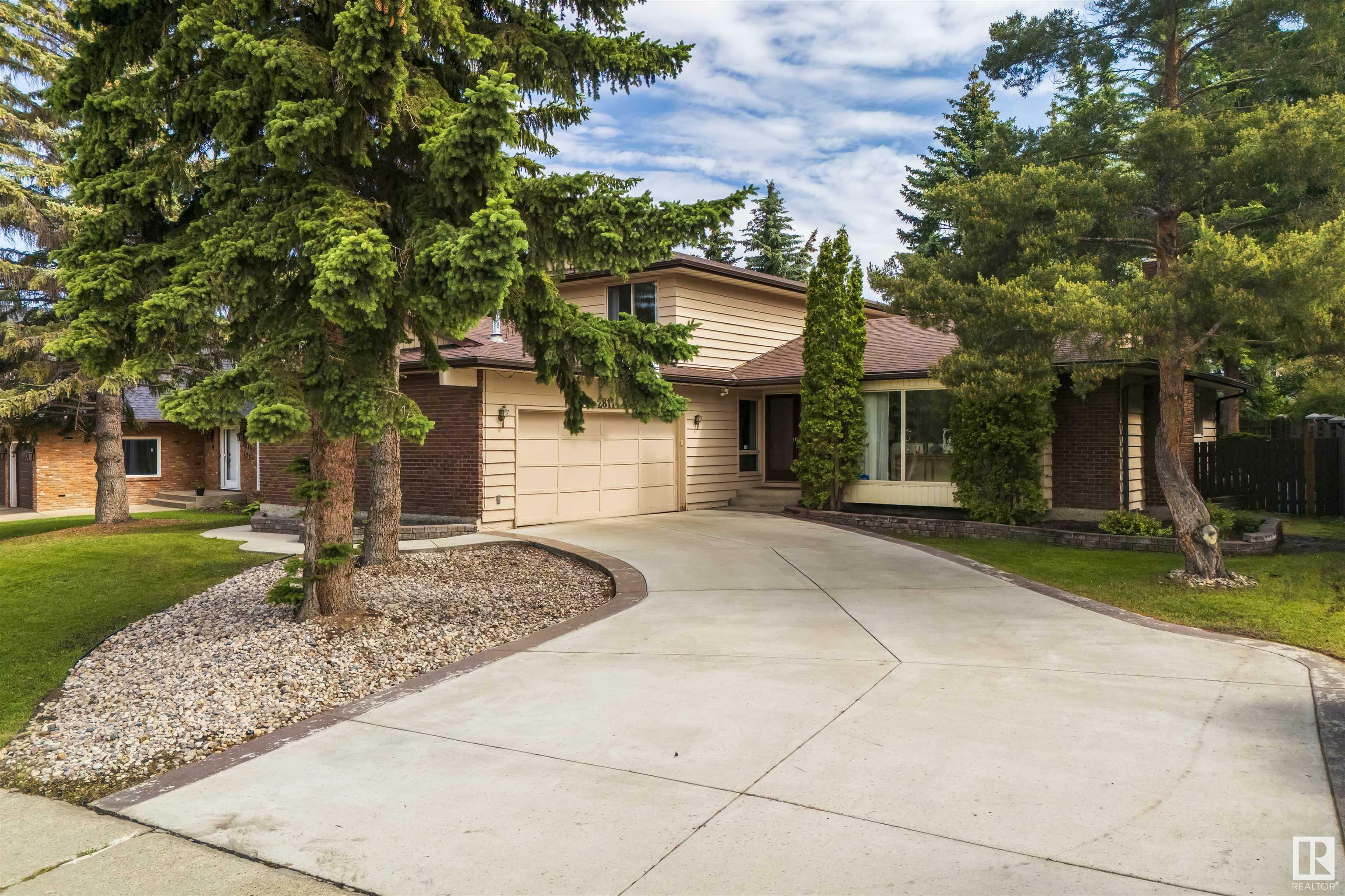 Property Photo: 2811 125 Street NW AB T6J 4G3