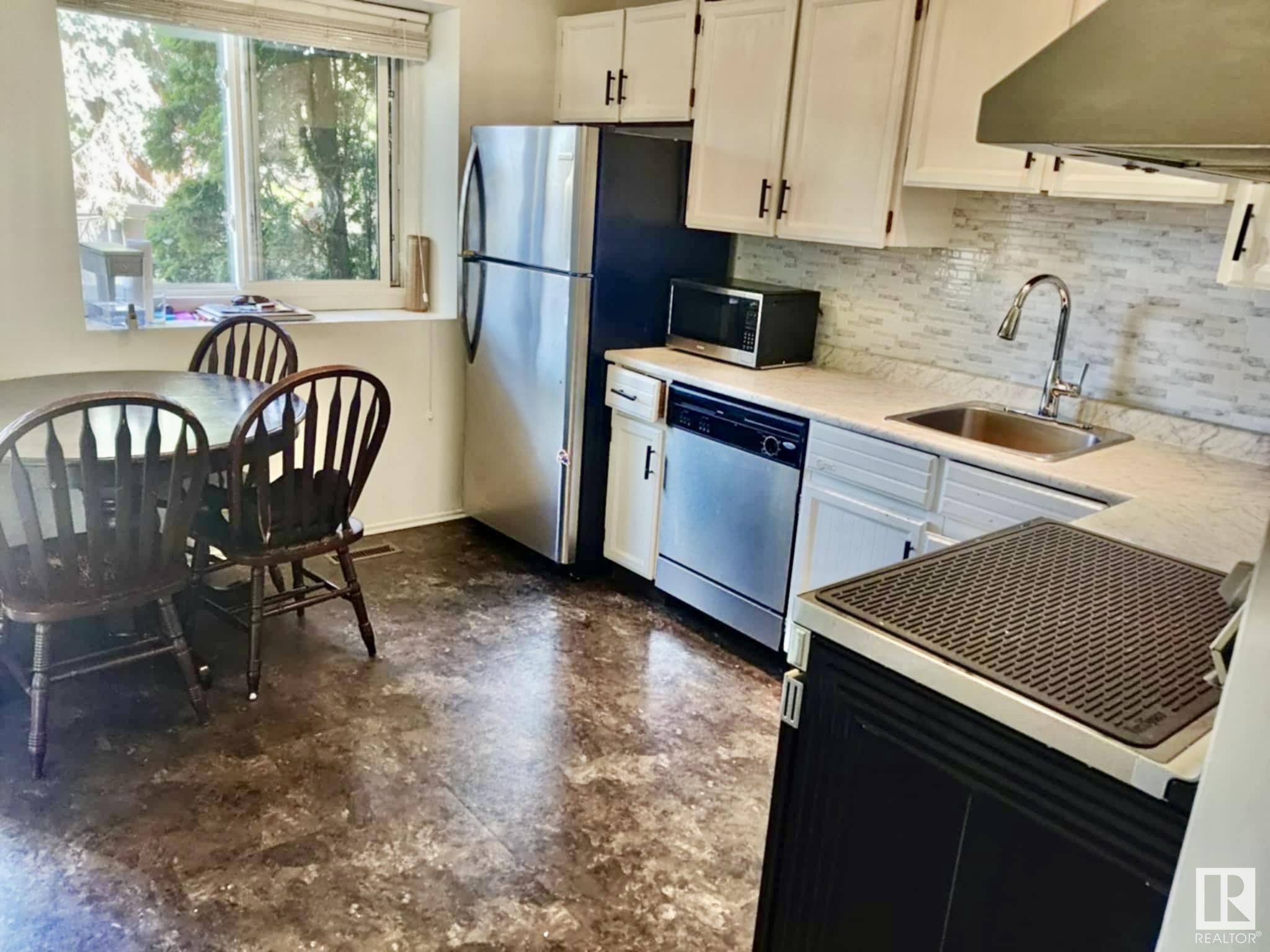 Property Photo: 104 Tudor Lane NW AB T6J 3T5