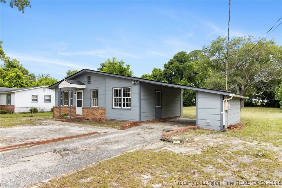 Property Photo: 1703 Gardenia Avenue NC 28311