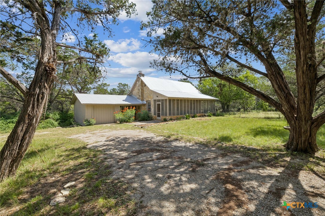Property Photo: 959 Highland Drive TX 78003
