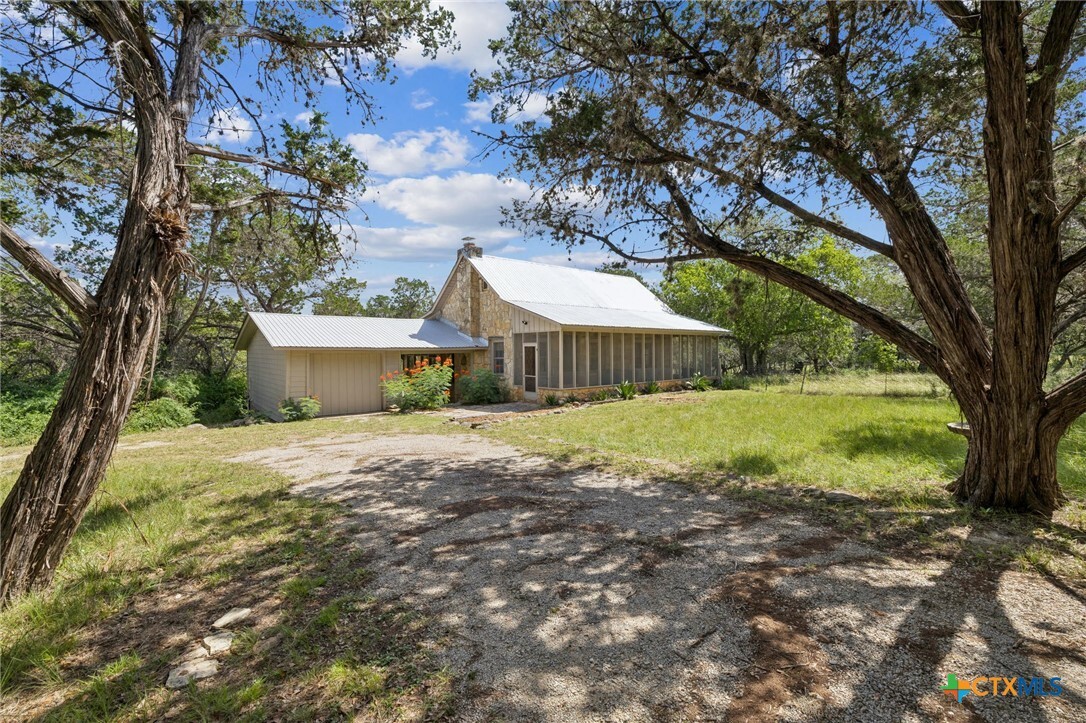 Property Photo: 959 Highland Drive TX 78003