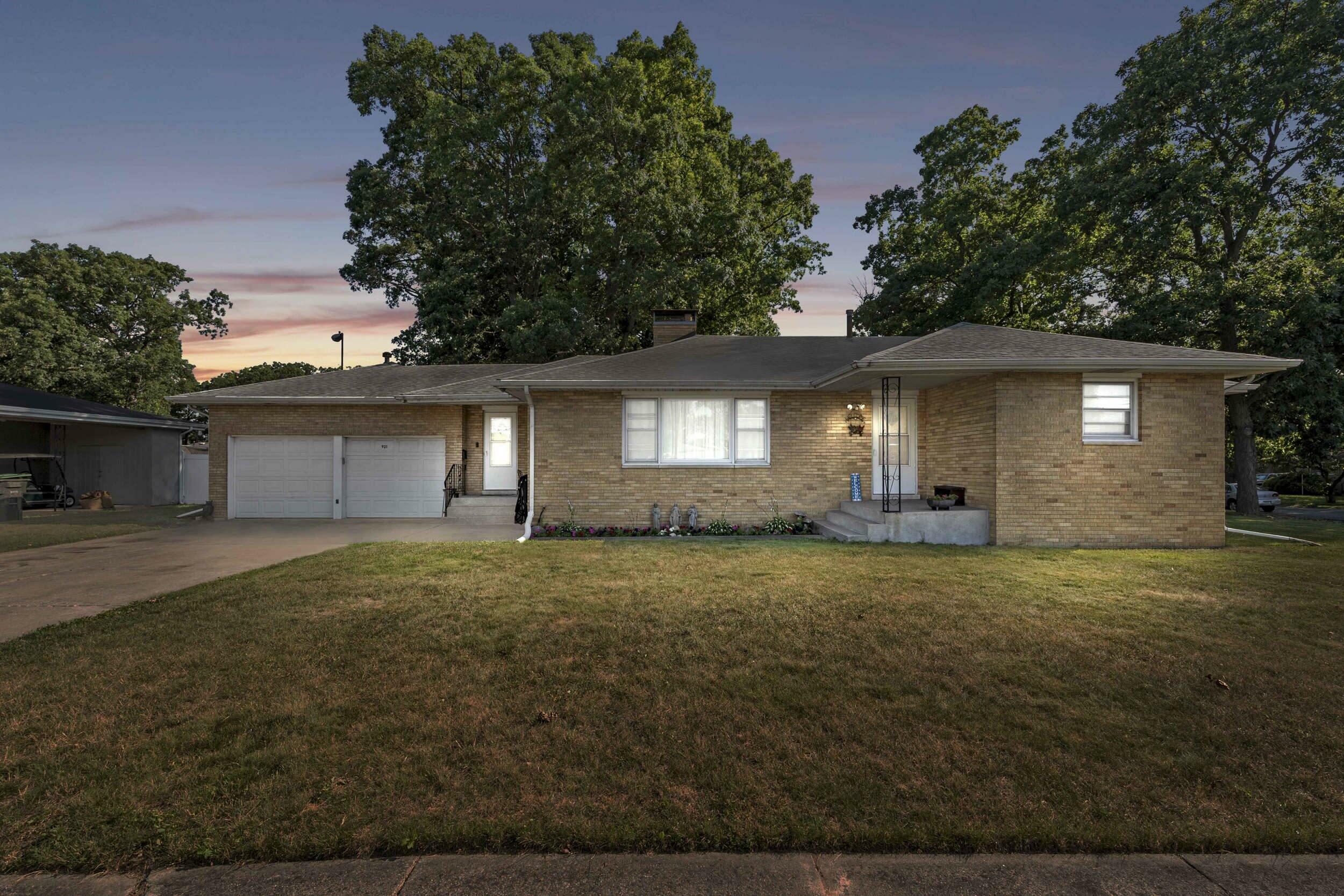 Property Photo: 921 W 3rd Place IN 46342