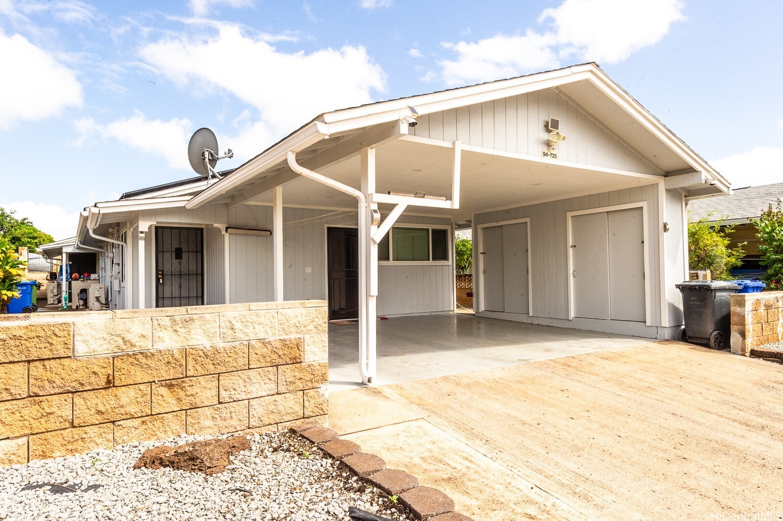 Property Photo: 94-725 Kumau Place HI 96797