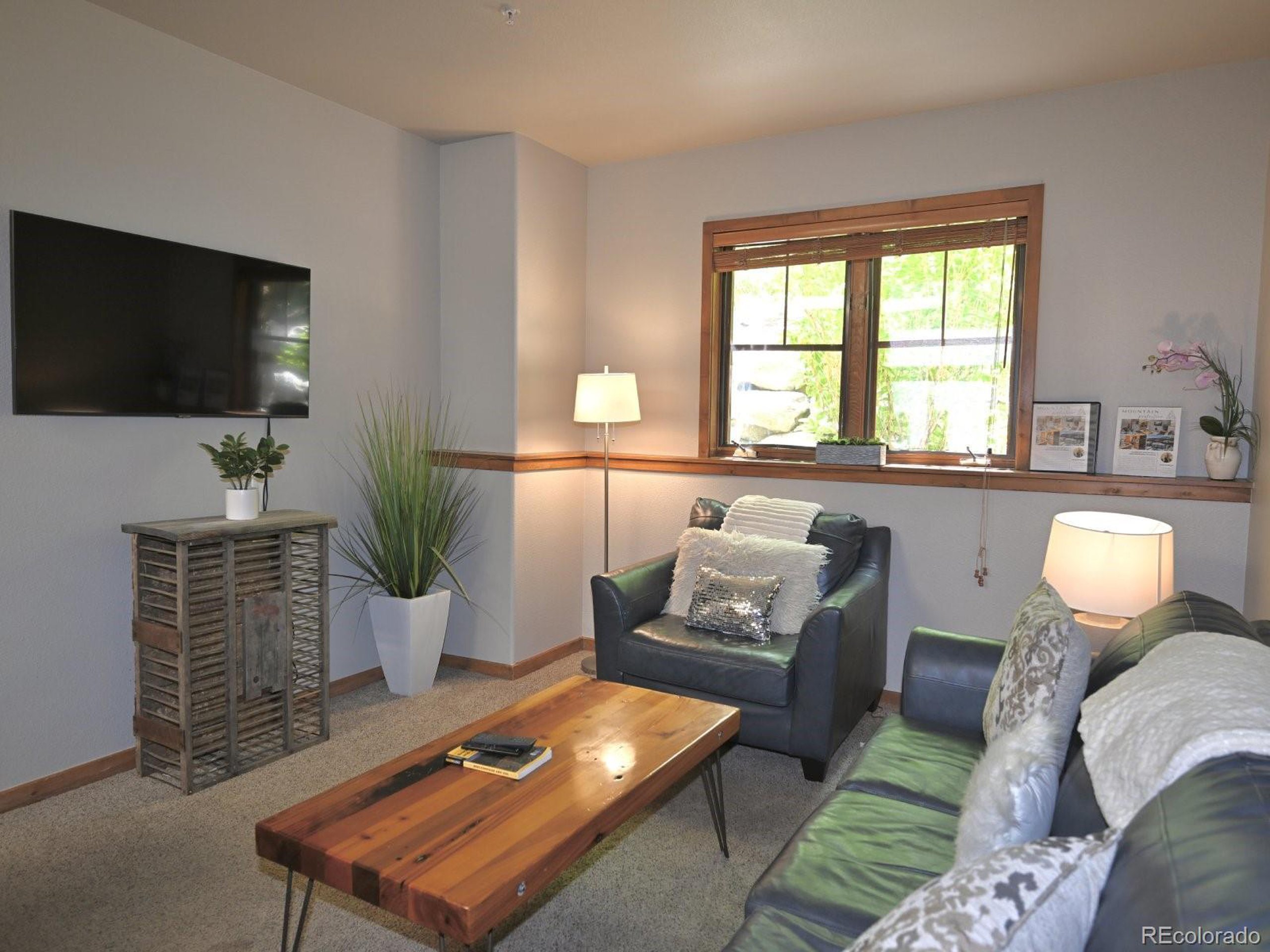Property Photo:  