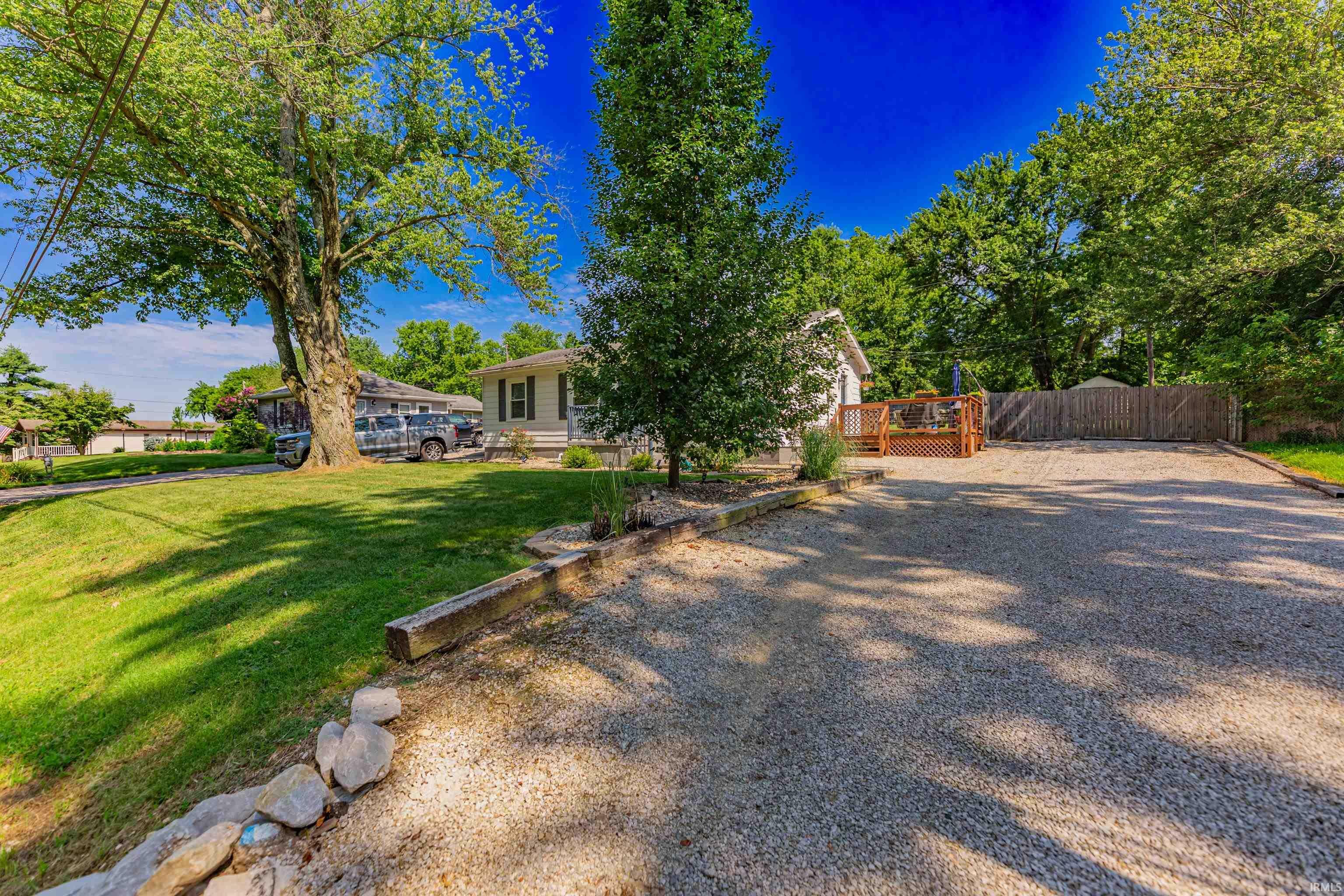 Property Photo: 618 E Washington Avenue IN 47610