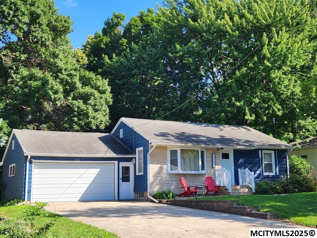 Property Photo: 2112 S Lakeview Dr IA 50428