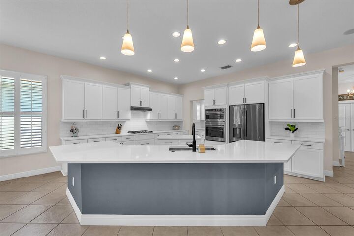 Property Photo:  6207 Bleeker Street  FL 33578 