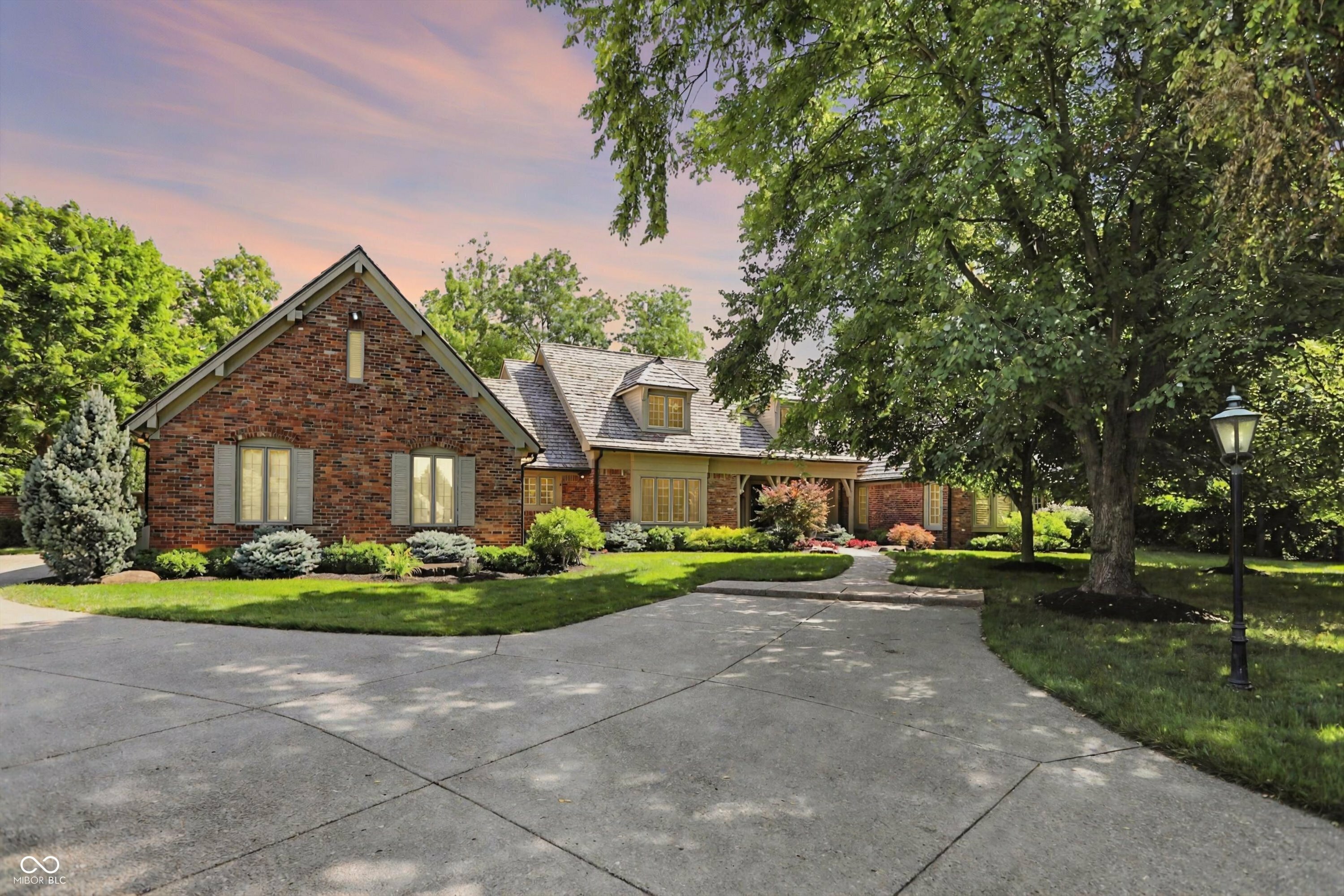 Property Photo: 8661 Williamshire W Drive IN 46260