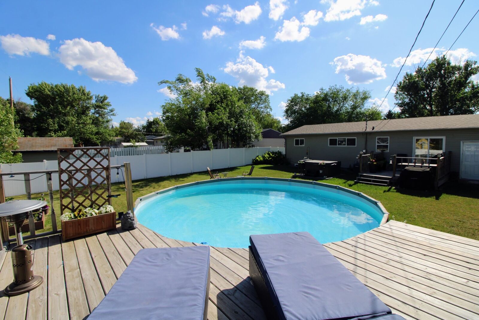Property Photo:  2524 NW 5th St  ND 58703 