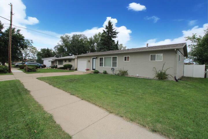 2524 NW 5th St  Minot ND 58703 photo