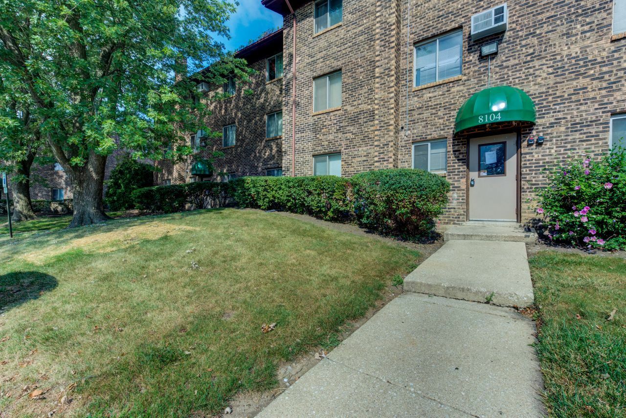 Property Photo: 8108 Waterbury Court 407 IL 60517
