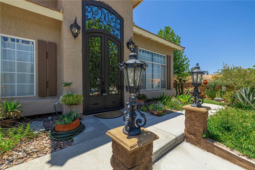 Property Photo:  5808 Monterey Place  CA 93552 