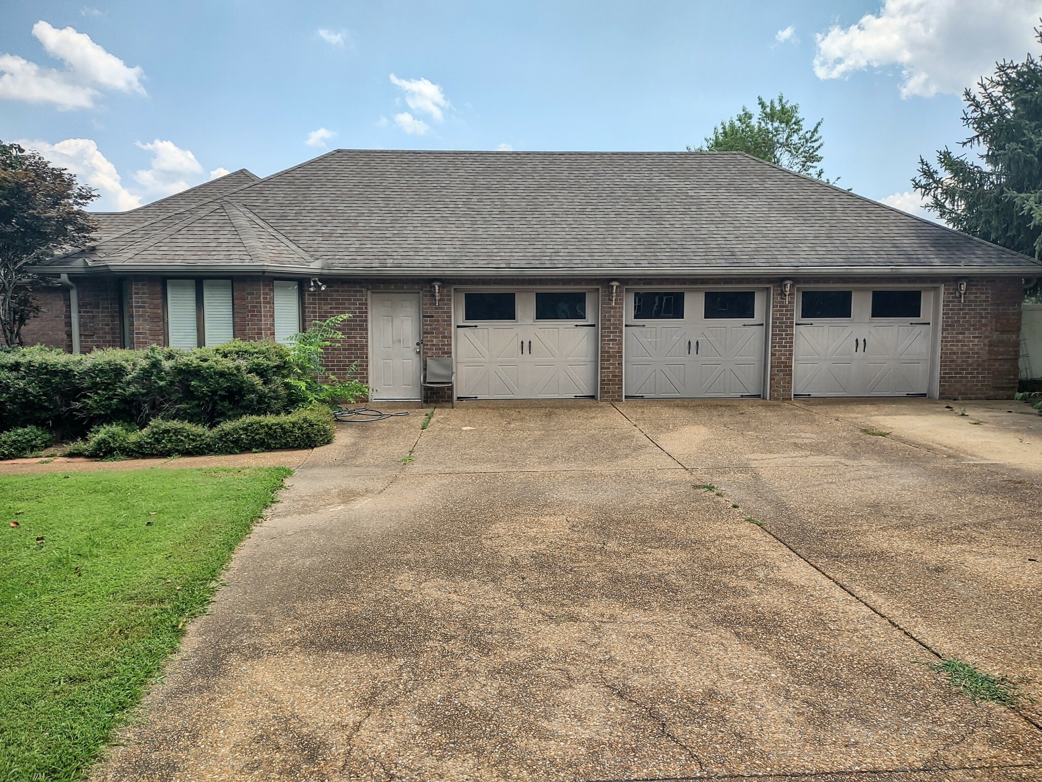 Property Photo: 1000 Nina Dr TN 37172