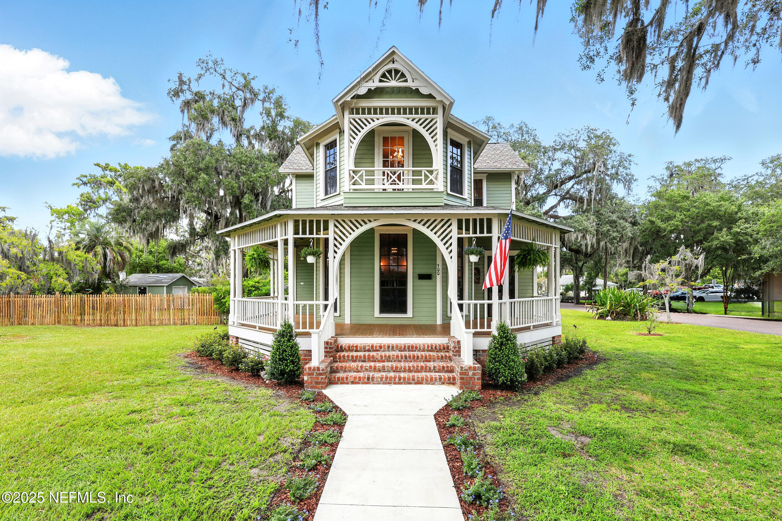 Property Photo: 700 Walnut Street FL 32043