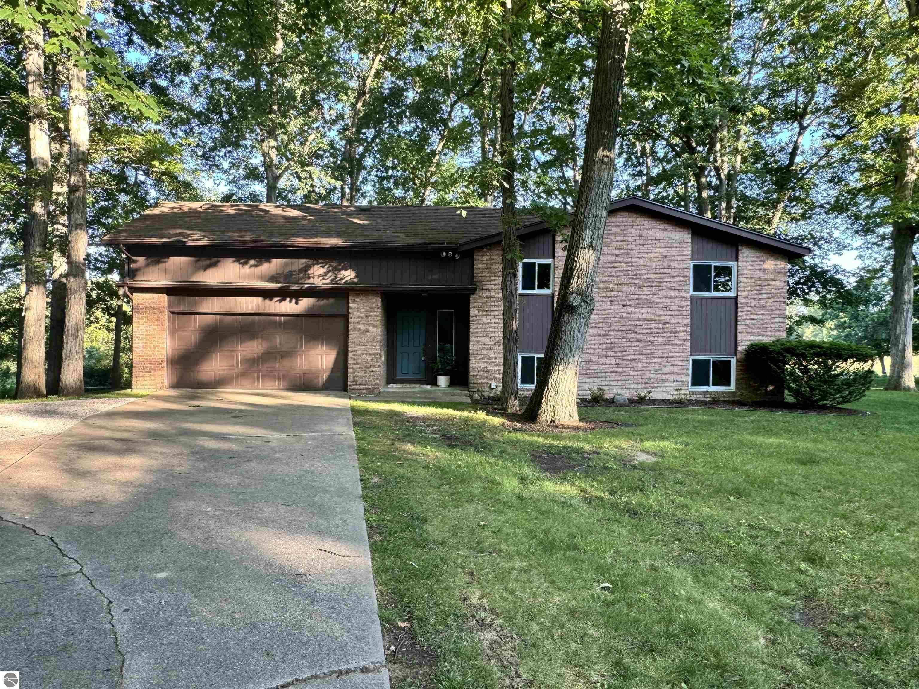 173 S Spring Street  Midland MI 48640 photo