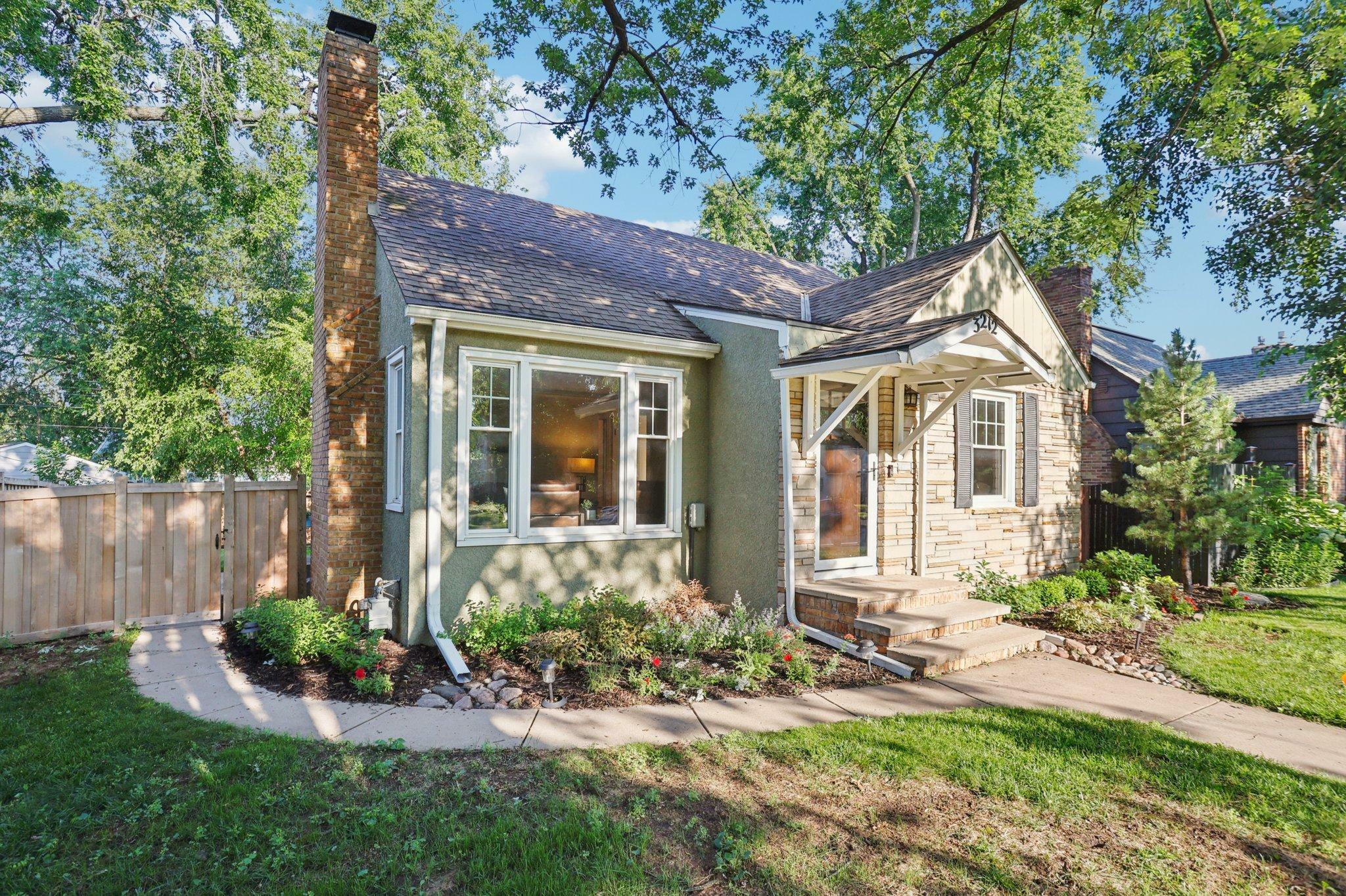 Property Photo: 3212 Kentucky Avenue S MN 55426