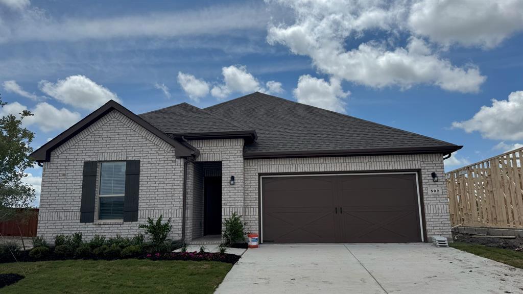 Property Photo: 509 Pickett Creek Drive TX 76008