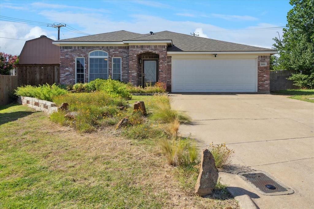 Property Photo: 10821 Deauville Circle S TX 76108
