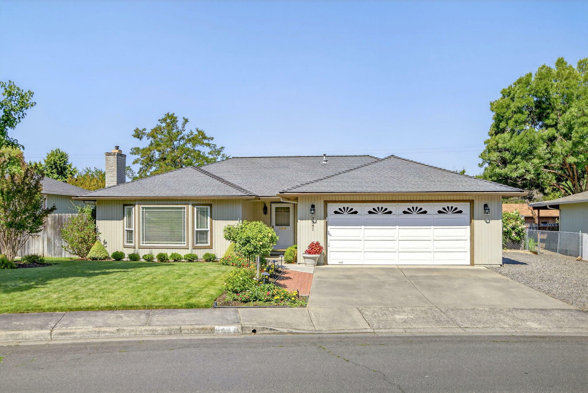 3041 Cheltenham Way  Medford OR 97504 photo