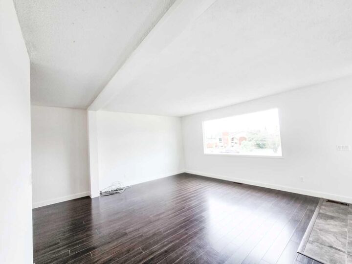 Property Photo:  1102 55 Street  AB T7E 1J7