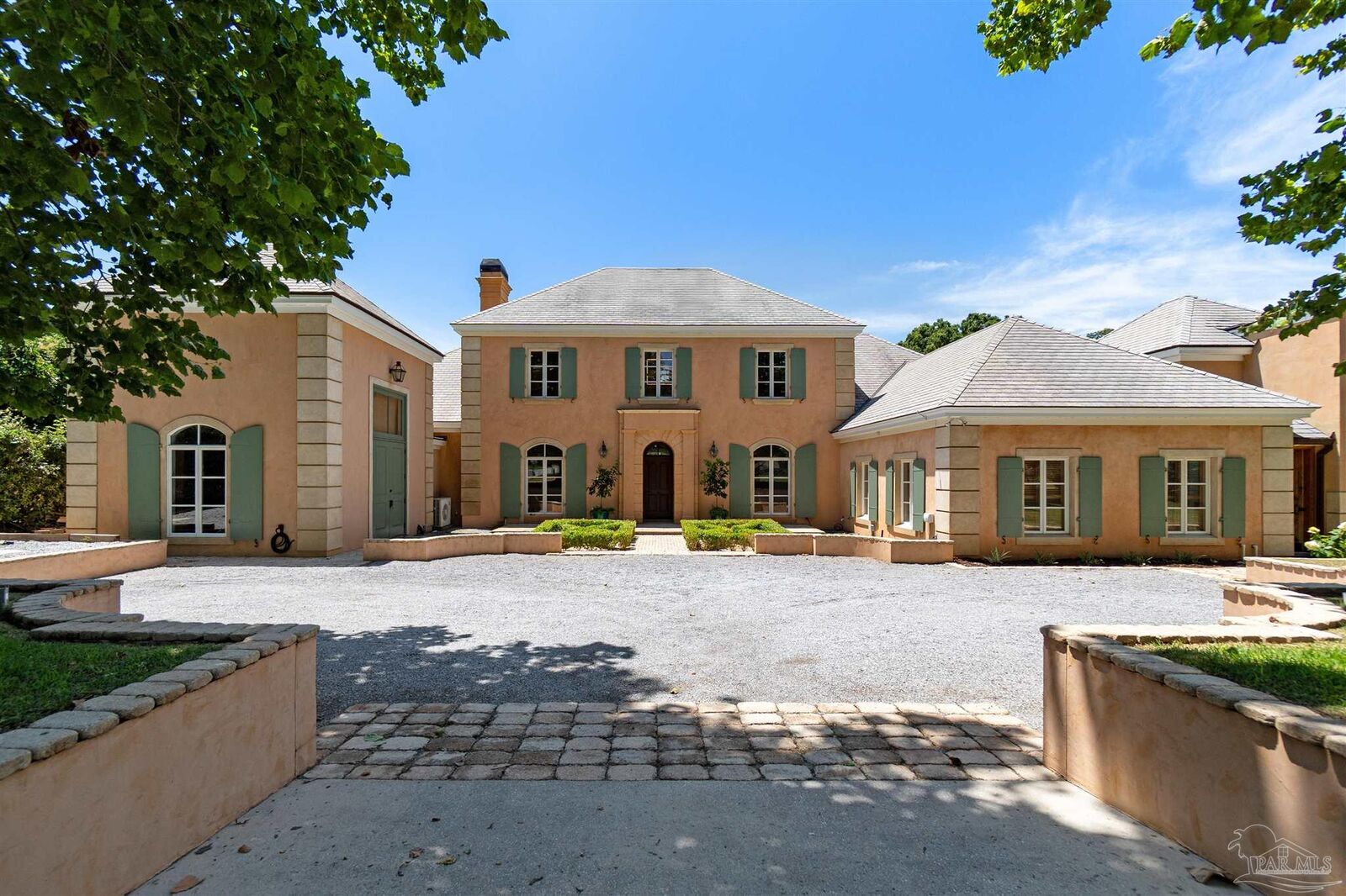 Property Photo:  1725 E La Rua St  FL 32501 