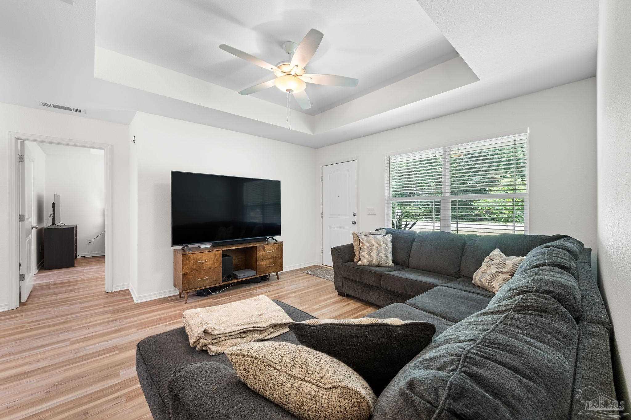 Property Photo: 5951 Country Club Rd FL 32570