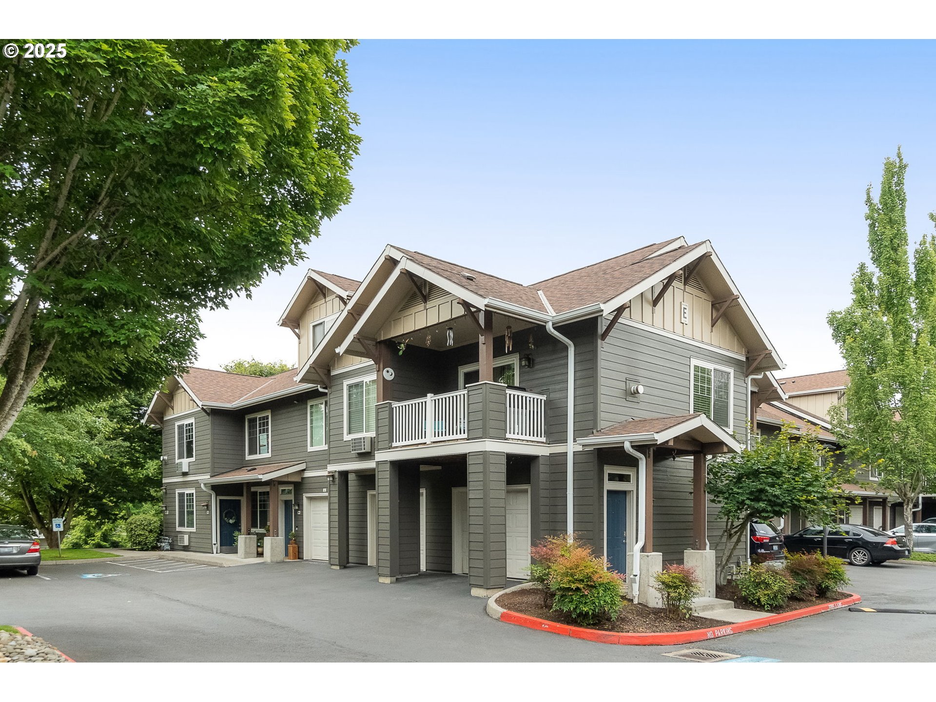 Property Photo: 10800 SE 17th Cir E60 WA 98664
