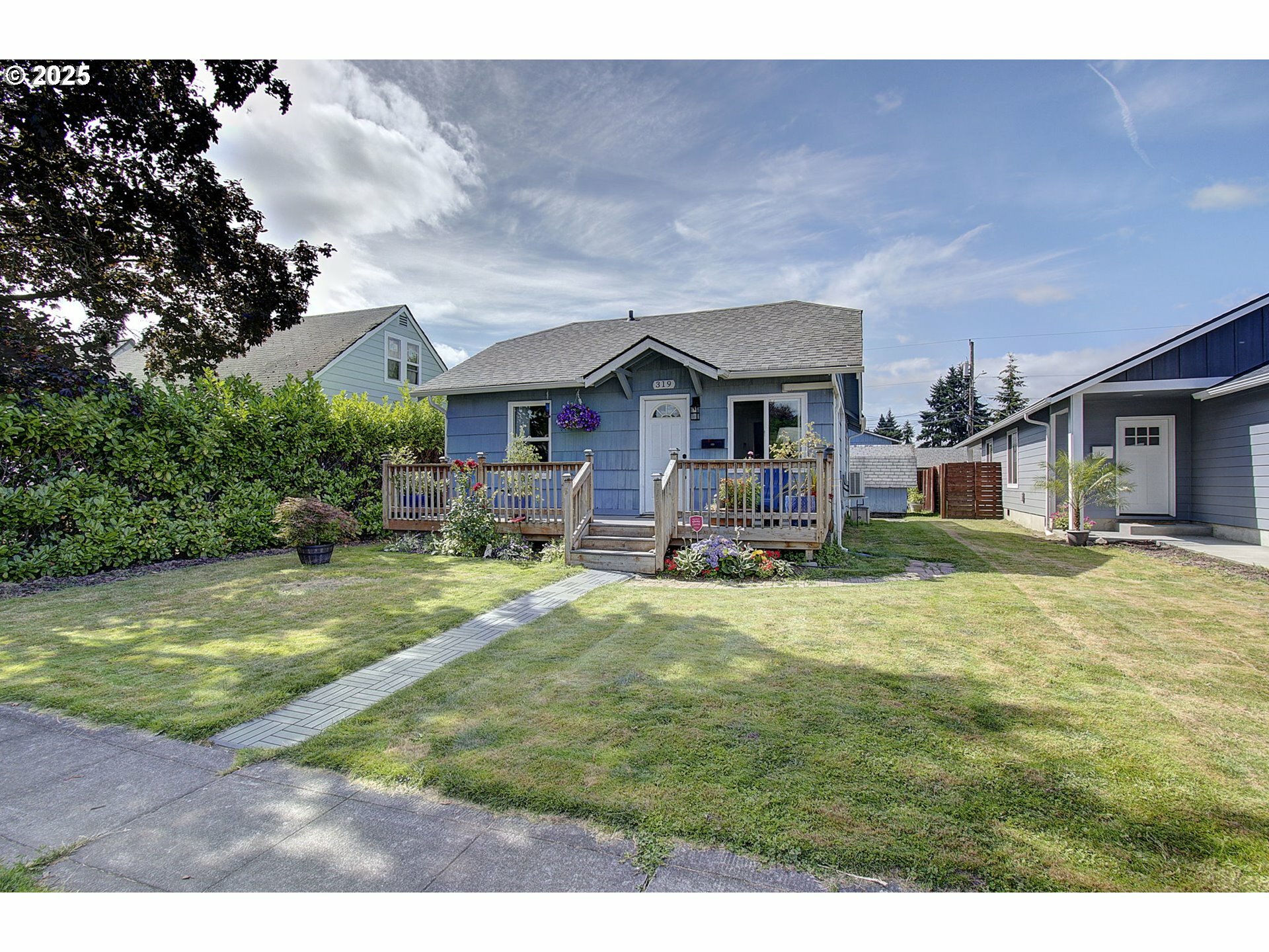 Property Photo: 319 Colorado St WA 98632
