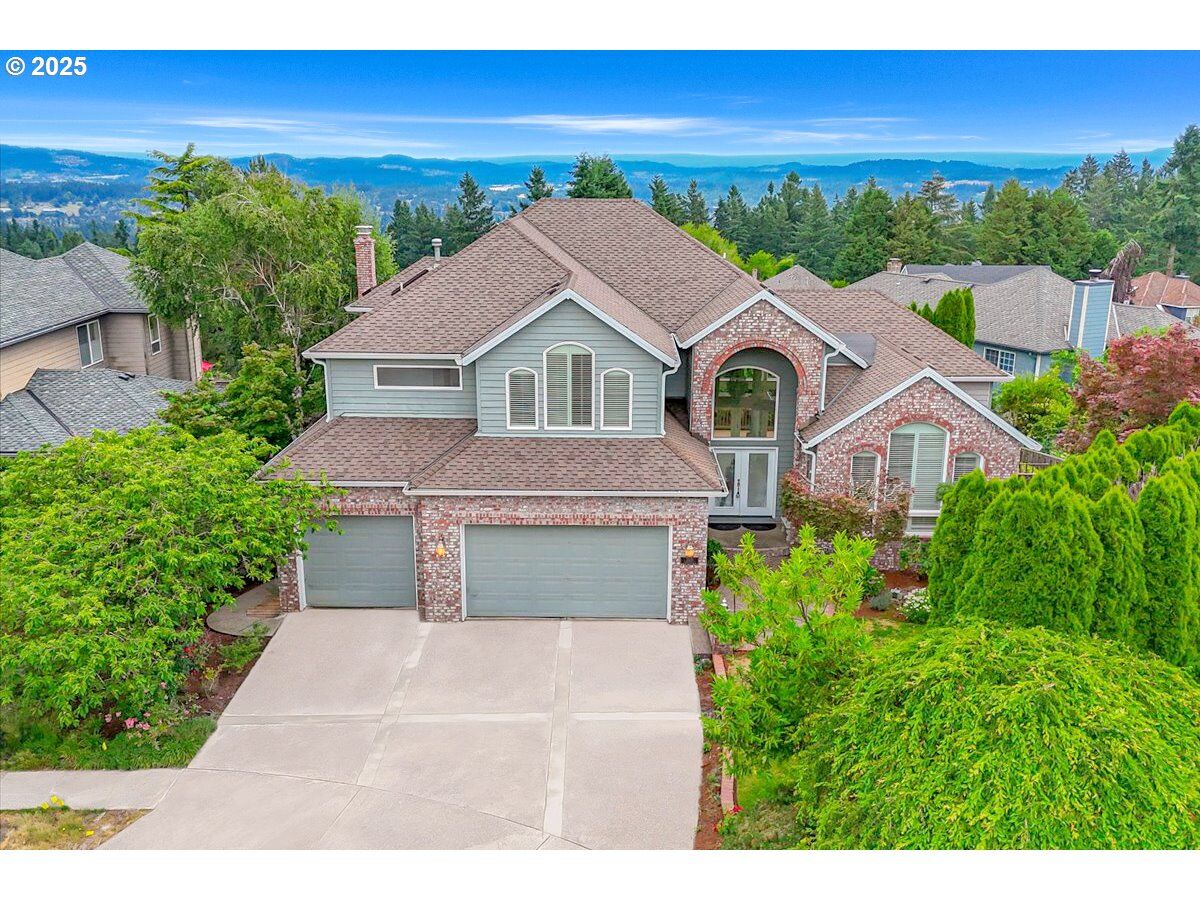 Property Photo:  2105 Peregrine Ct  OR 97068 