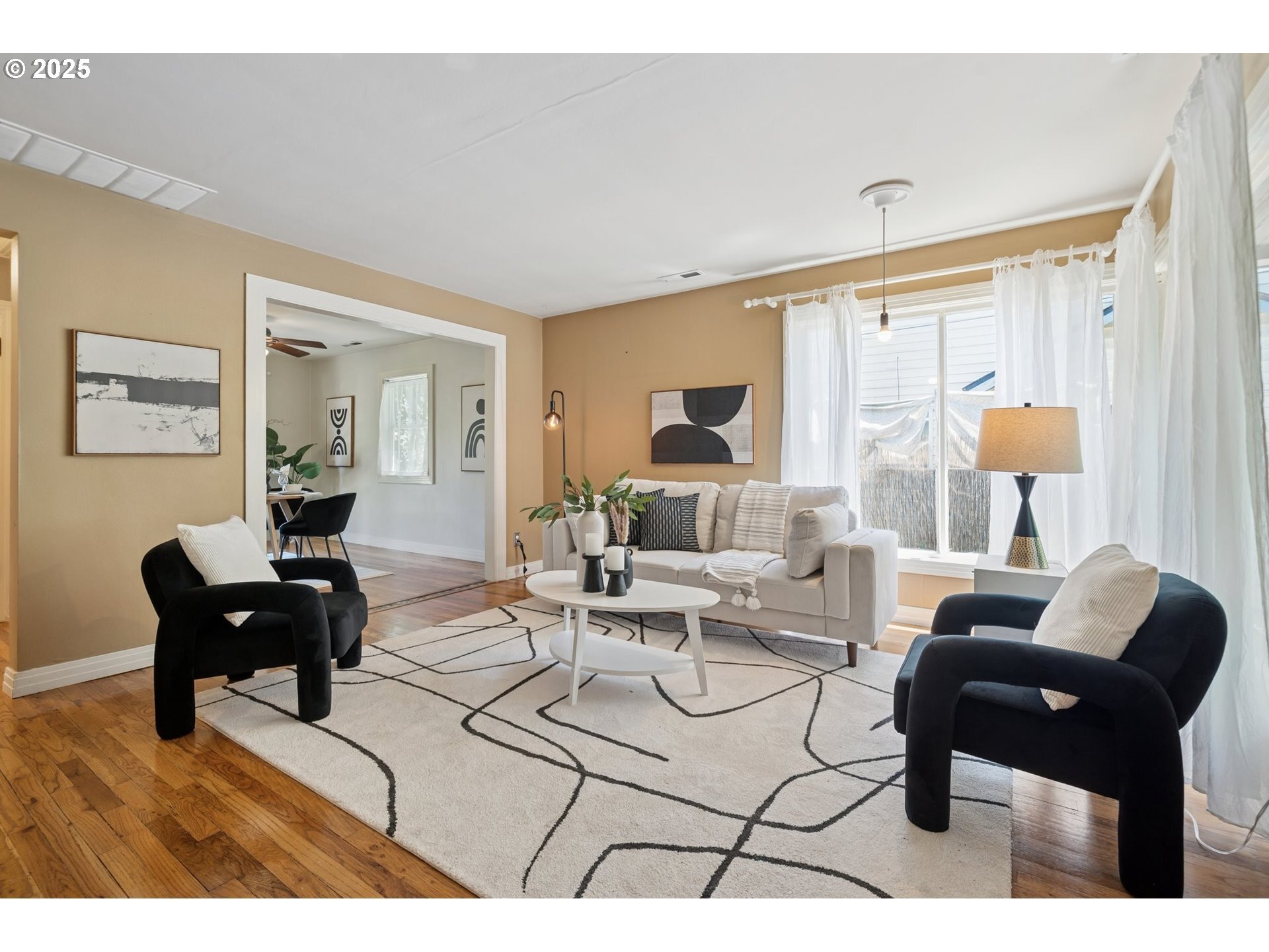 Property Photo: 6417 SE Woodstock Blvd OR 97206