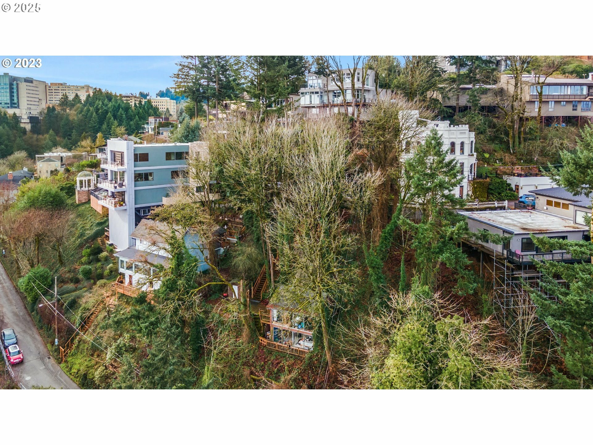 2590 SW Buckingham Ave  Portland OR 97201 photo