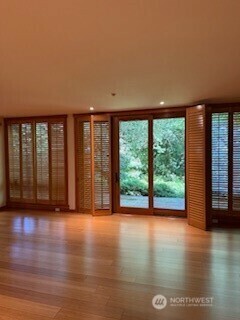 Property Photo: 998 Vineyard Lane J101 WA 98110