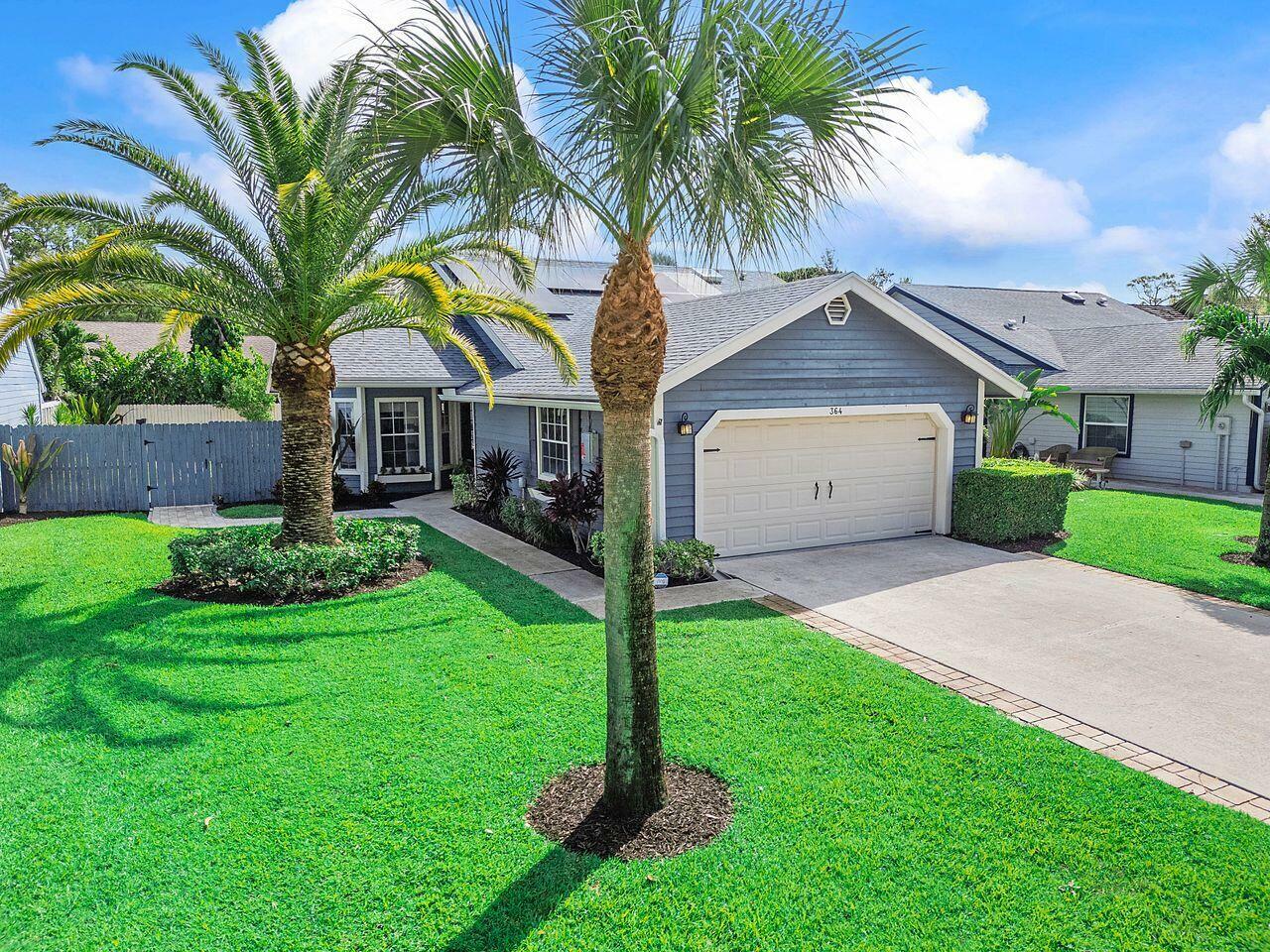 Property Photo: 364 Park Forest Way FL 33414