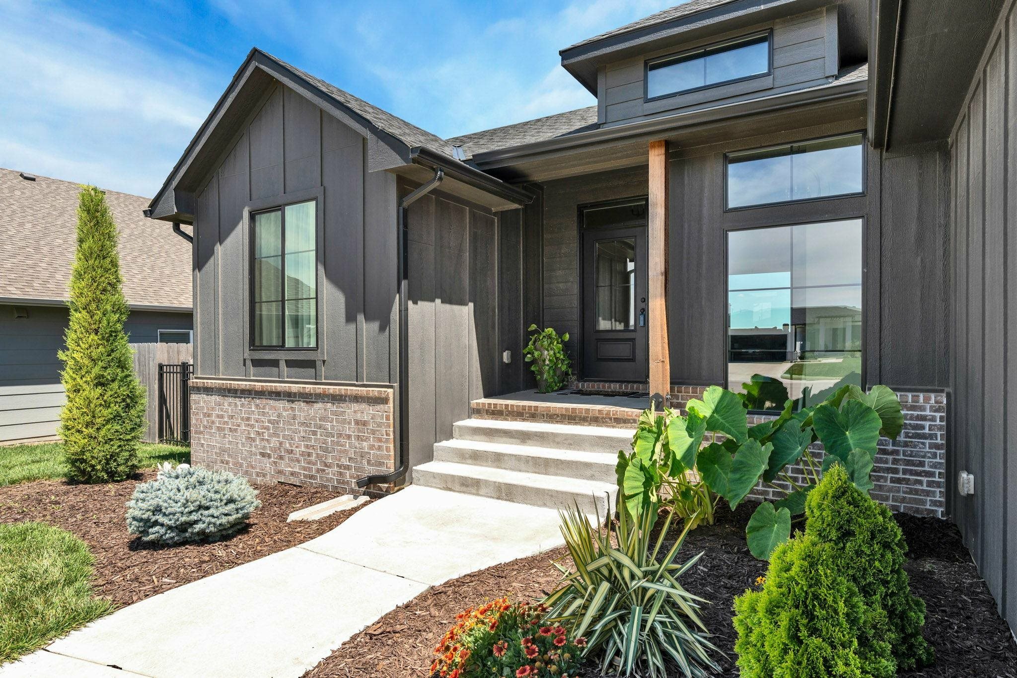 Property Photo: 3318 S Capri Ct KS 67210