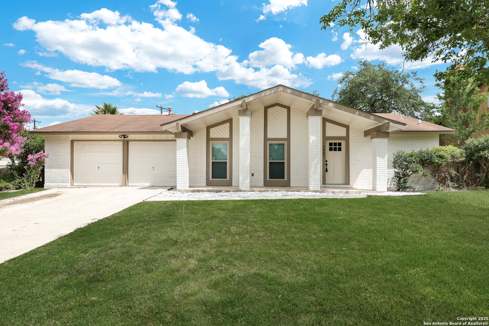 Property Photo: 5807 Sun Ridge TX 78247