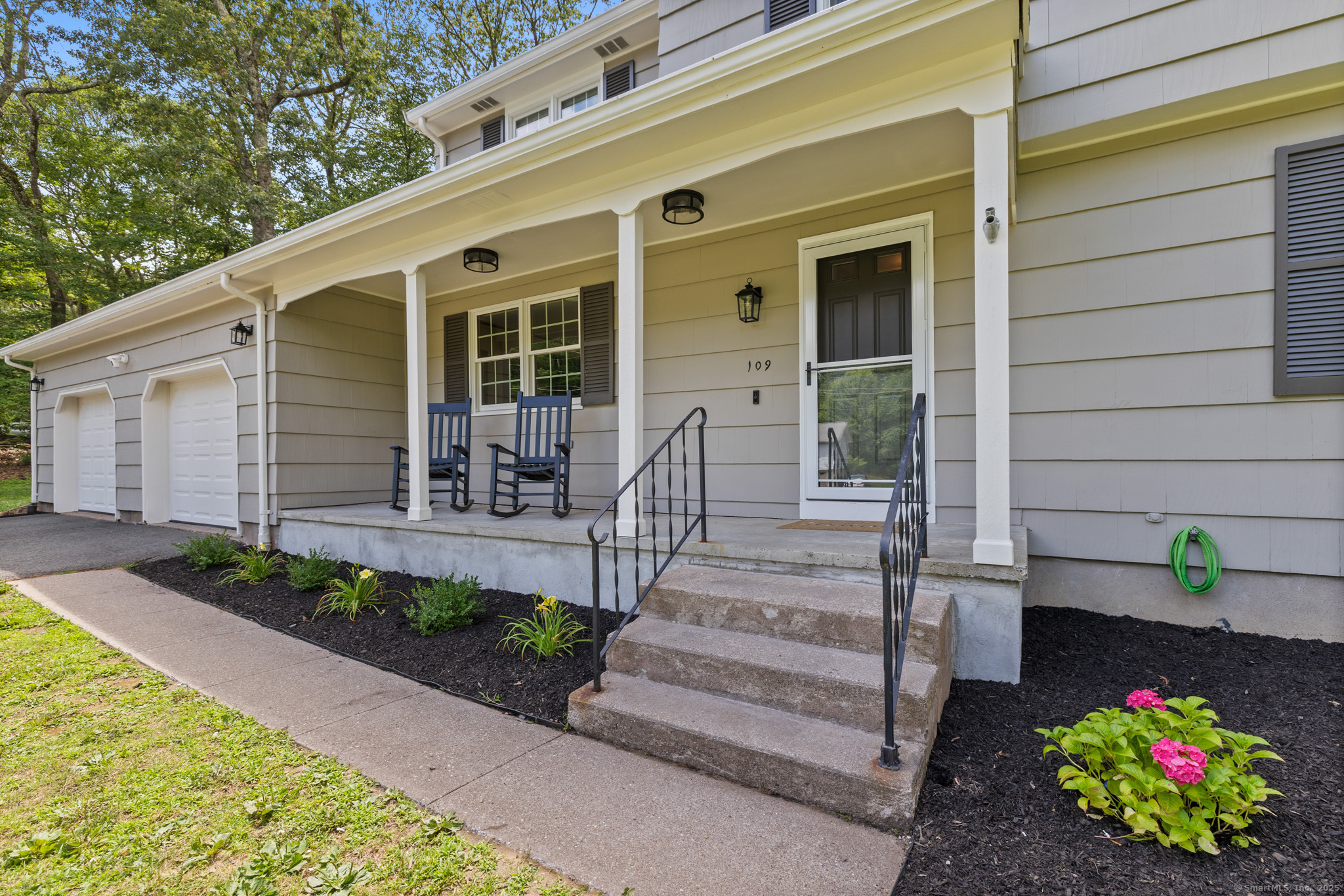 Property Photo: 109 Robin Circle CT 06084