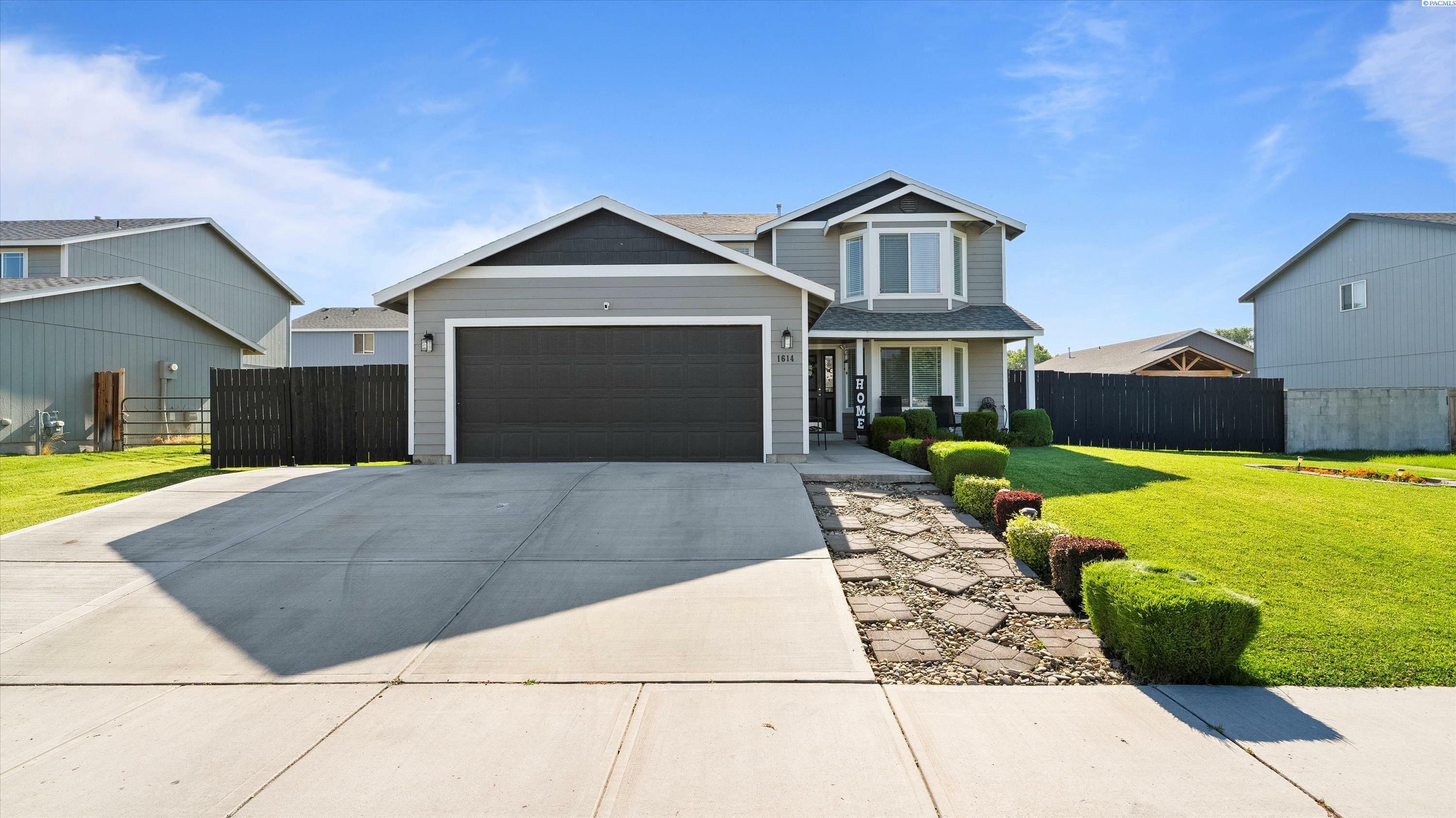 Property Photo: 1614 S 15th St WA 98944