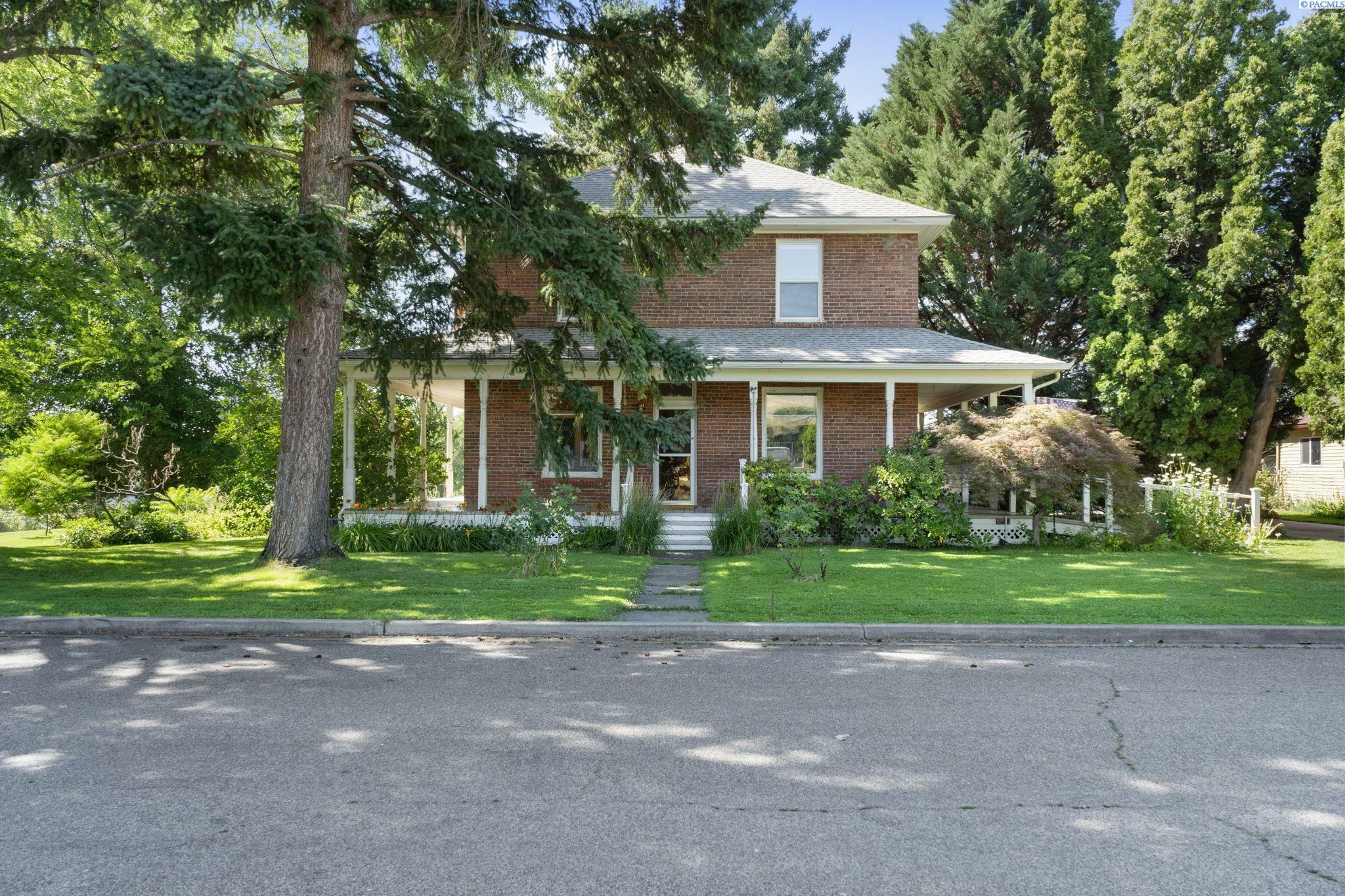 Property Photo: 1002 Sherman Avenue WA 99350
