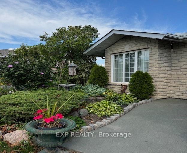Property Photo: 680 Trailview Drive ON K9J 8P1